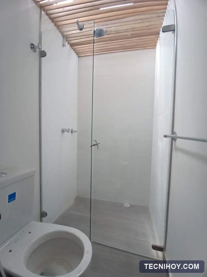 División de baño batiente en vidrio templado