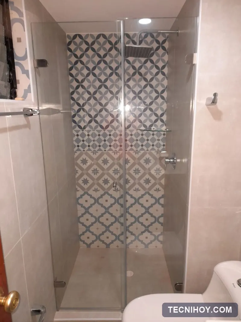 División de baño batiente en vidrio templado