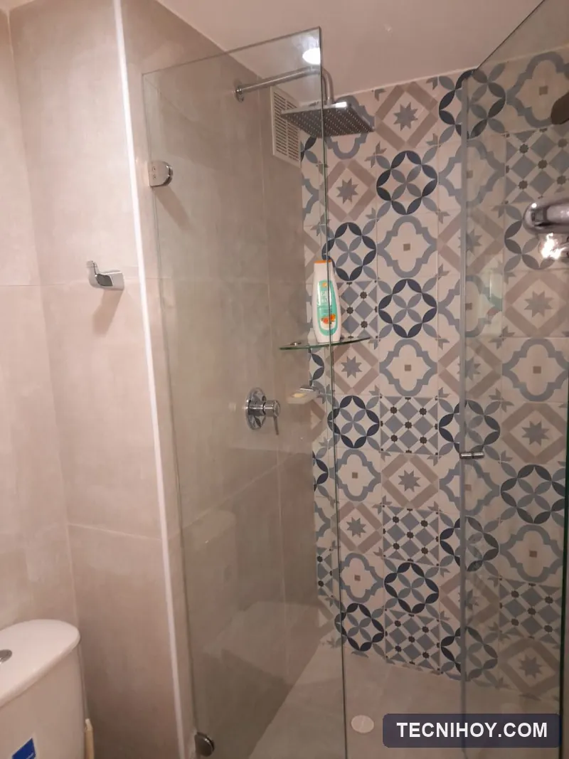 División de baño batiente en vidrio templado