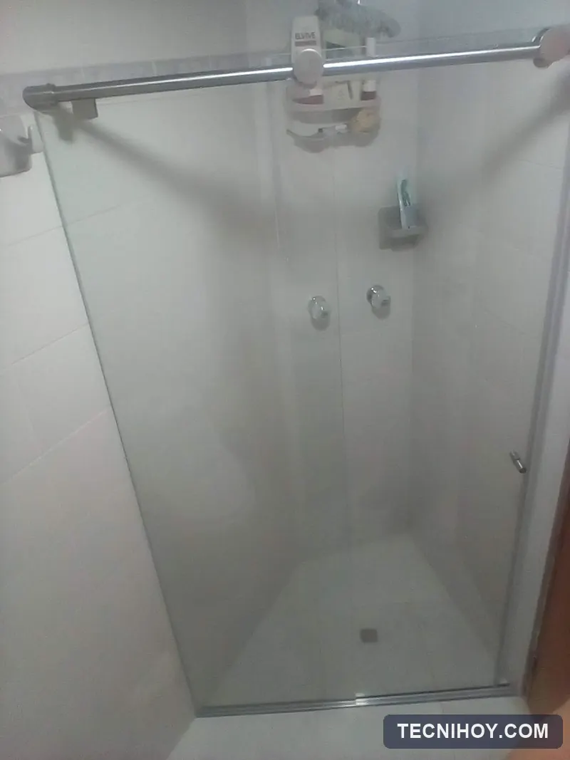 División de baño corrediza en vidrio templado