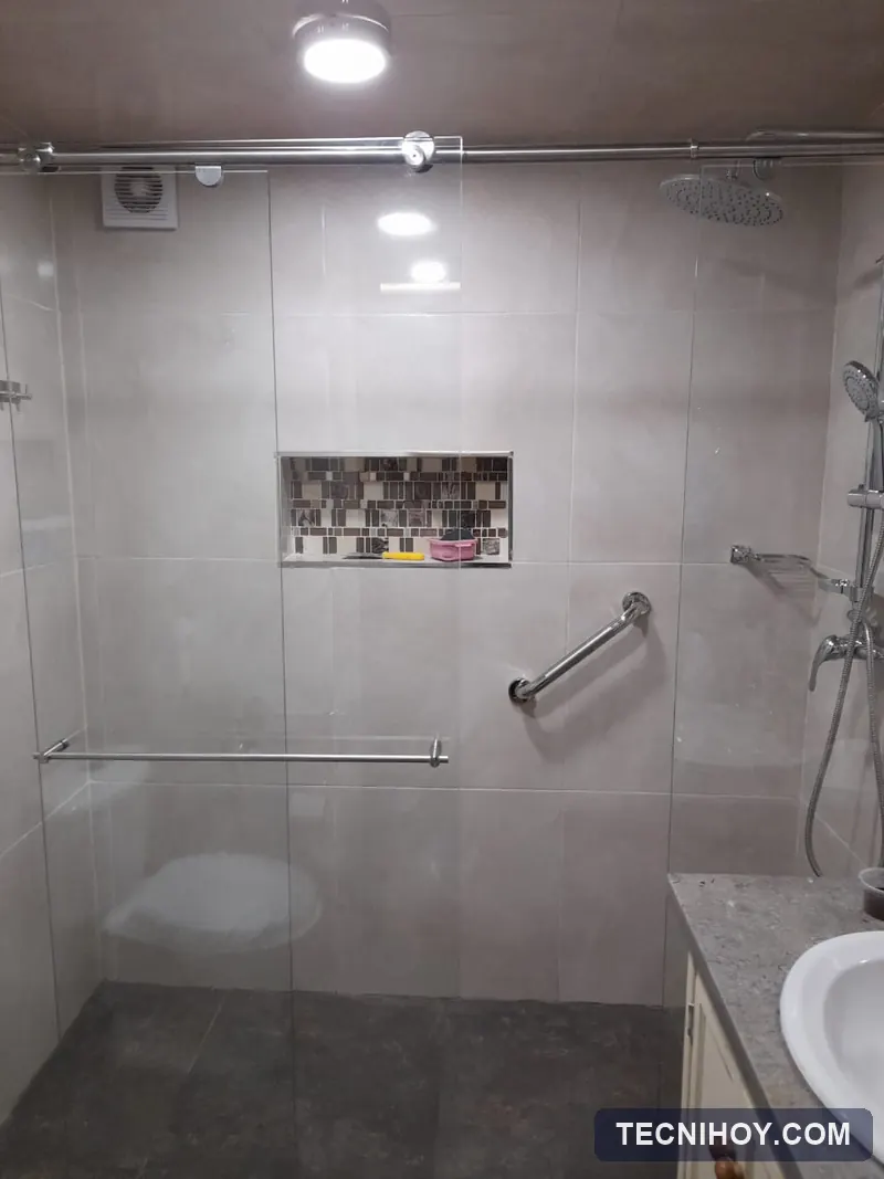 División de baño corrediza en vidrio templado con toallero