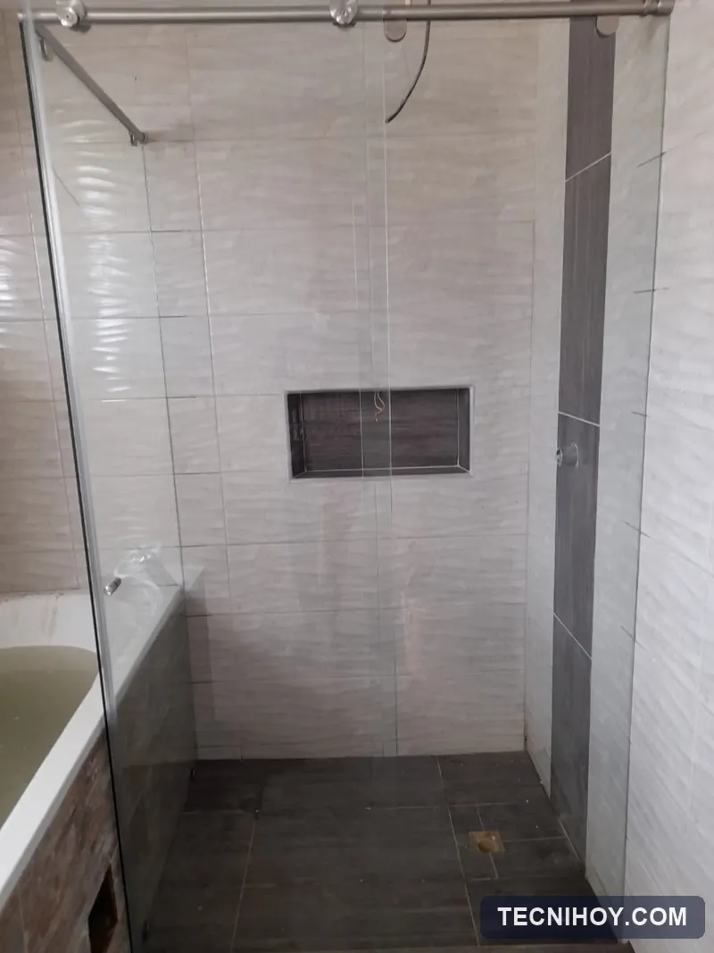 División de baño corrediza en vidrio templado