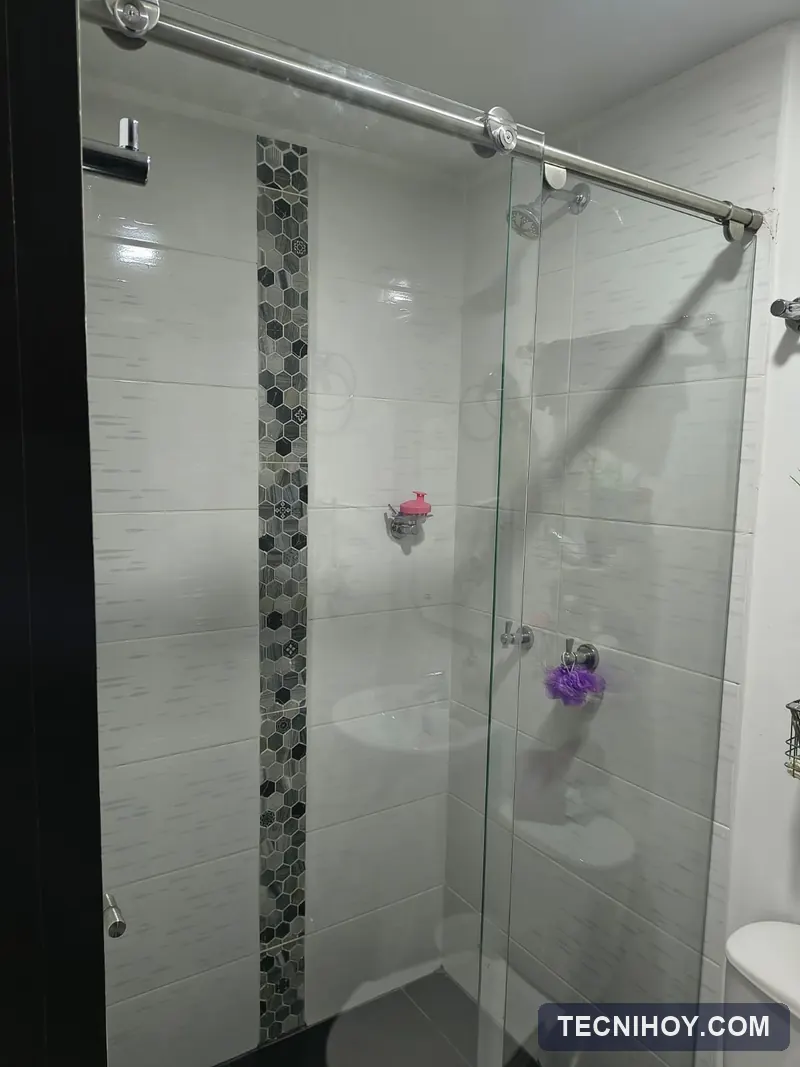 División de baño de corredera en vidrio templado con riel superior en acero