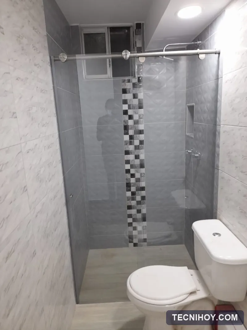División de baño en vidrio templado instalada en Chía