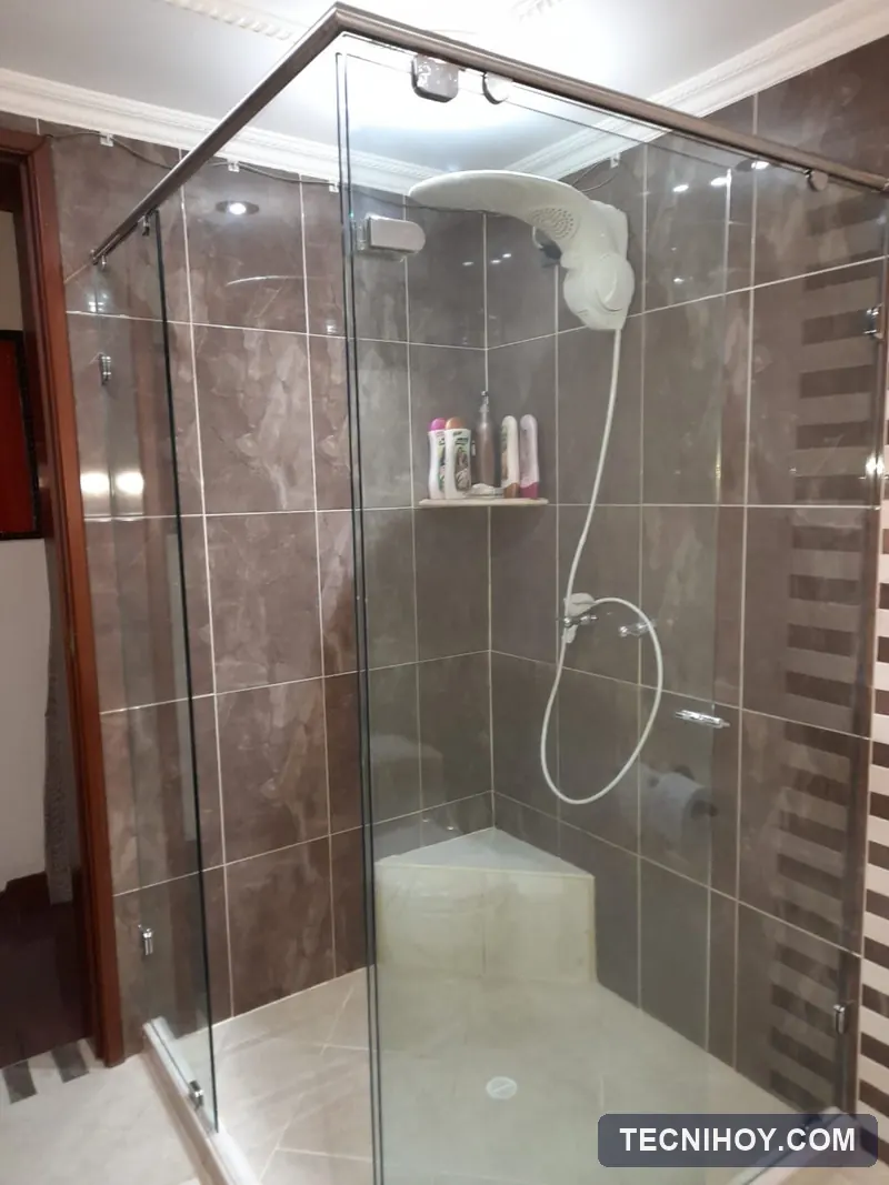 División de baño en vidrio templado instalada en Chía