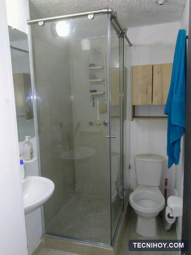 División de baño en vidrio templado instalada en Chía