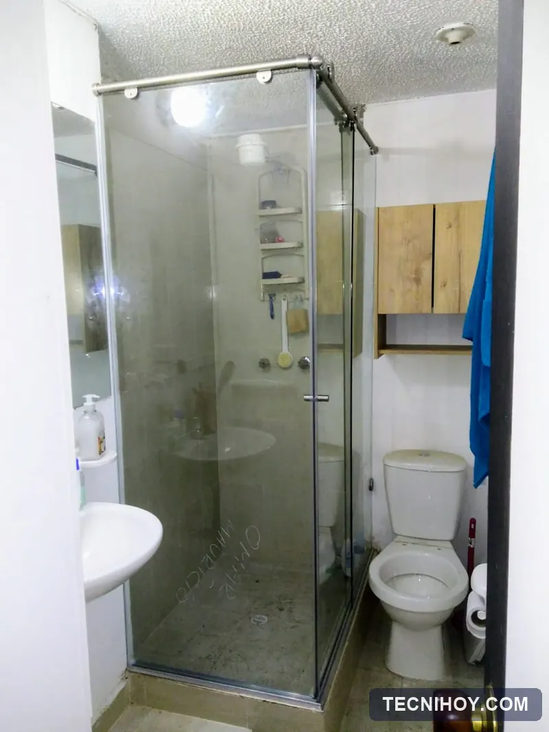 División de baño en vidrio templado instalada en Chía