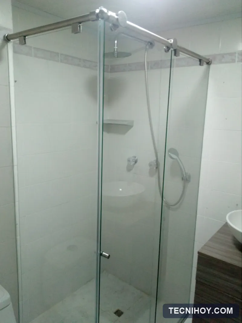 División de baño en L en vidrio templado