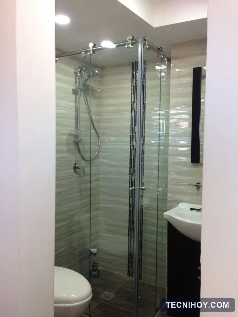 División de baño en L en vidrio templado