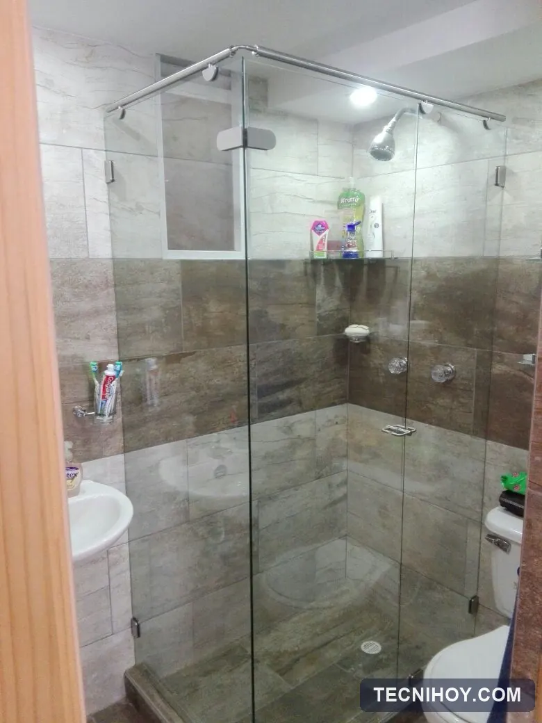 División de baño en L en vidrio templado