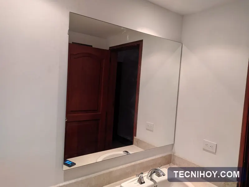 Espejo para baño de 4 mm instalado a la medida