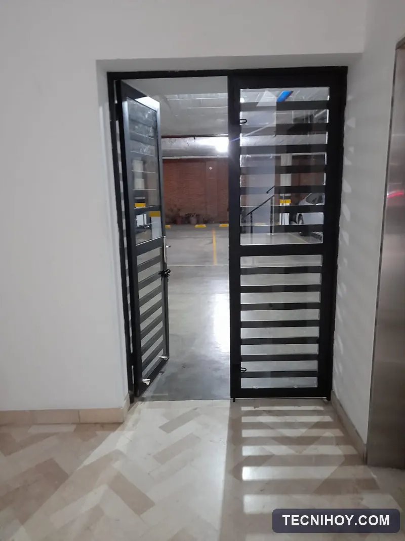 Puerta metálica fabricada a la medida